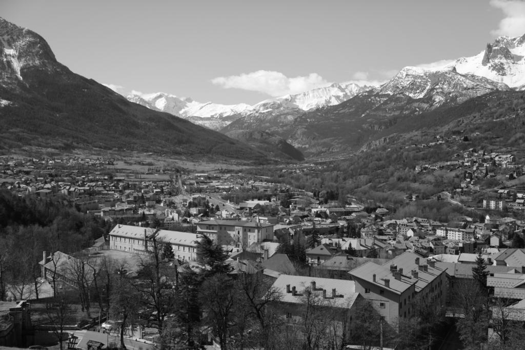 Auberge De La Paix Briancon  Luaran gambar